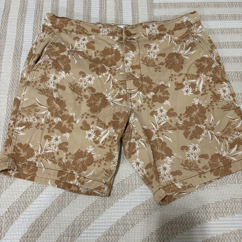 Mutual Weave Men's Medium Floral Hawaiian Shorts